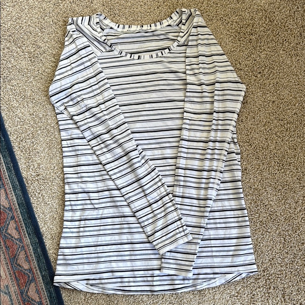 Lululemon Athletica Fitted Black and White Long Sleeve Tee